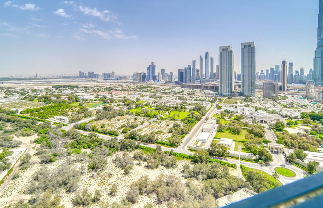 Luxe and Modern Duplex in Difc - Photo 40