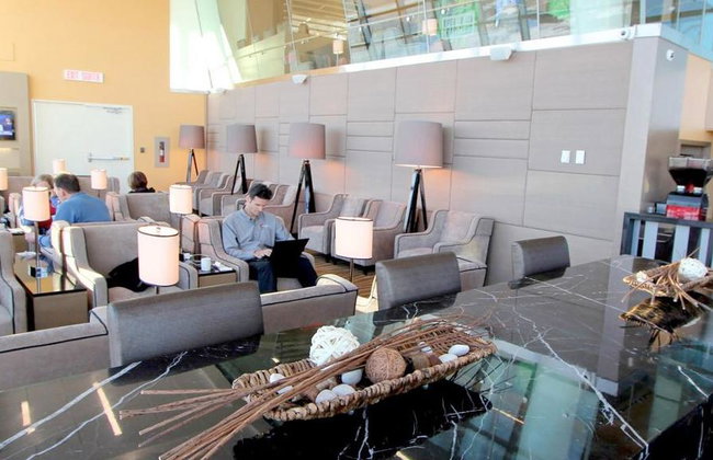 Plaza Premium Lounge - US Departures - Foto 1