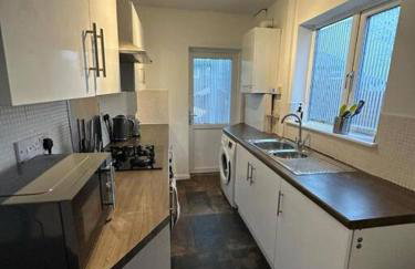 Spacious 4Bedroom House in Warrington - Sleeps 8 - Foto 11
