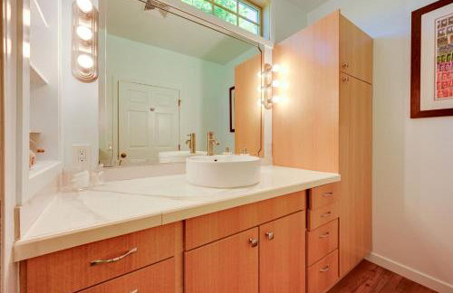 Waterfront Bellingham Bliss: Steps to Beach! - Foto 17