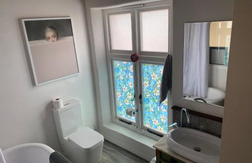 Creative Norfolk Chapel with Piano and Sauna Sleeps 10 - Foto 10