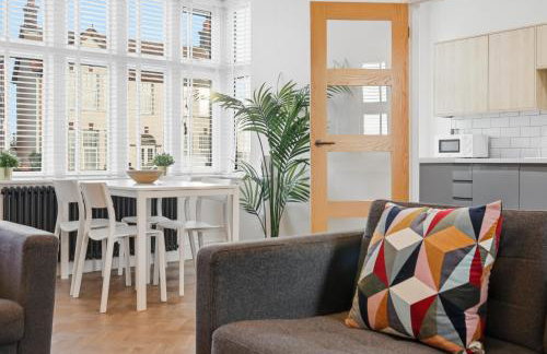 2 Royal Serviced Apartments, Ground Floor, two Bed,Fast Wifi - Space - Foto 19