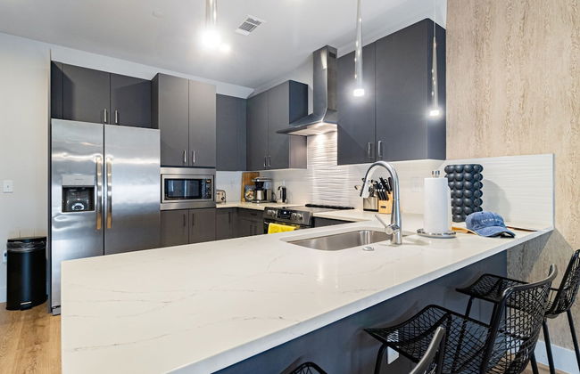 Astra Modern Midtown Retreat With Pool Gym Steps to Dining Broadway - Foto 11