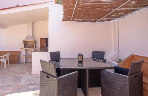 Family-Friendly Villa with Private Pool & Rooftop Oasis - Foto 8