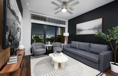 1BR Escape w Pool&Parking, Near Rvrwlk & Conv Ctr - Foto 1