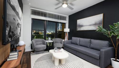 1BR Escape w Pool&Parking, Near Rvrwlk & Conv Ctr - Foto 1