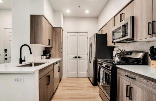 Boulevard Stays Chic 1BR Near Stadium Pool Access Gym & Free Parking - Photo 20