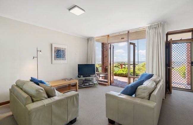 By The Sea Beachfront Apartment Wifi - Photo 10