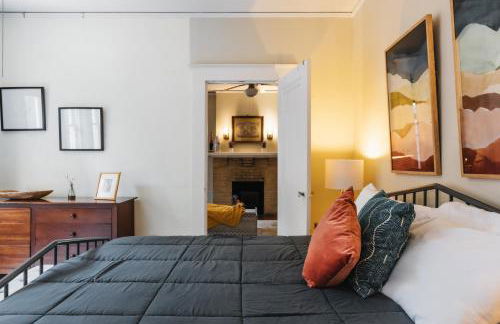 Holiday Group Winter Retreat at 4BR Victorian Home in UT Campus& Downtown - Foto 26