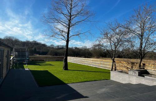 Manchester Luxury Country House Close To The City With Hot Tub & BBQ Fire Pit. - Foto 2