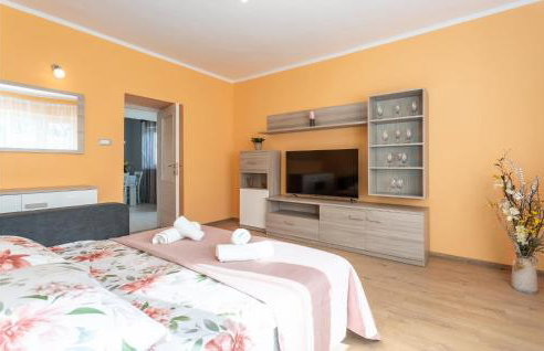 2 Bedroom Nice Apartment In Viskovo - Foto 16