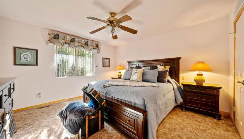 Breathtaking Cabin Backing the National Forest - Foto 3