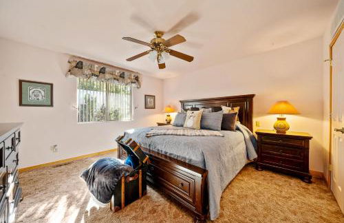 Breathtaking Cabin Backing the National Forest - Foto 3