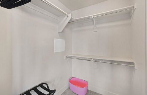 Gorgeous 2BD 2BA Pool,Gym,Htub near Convention Ctr - Foto 27