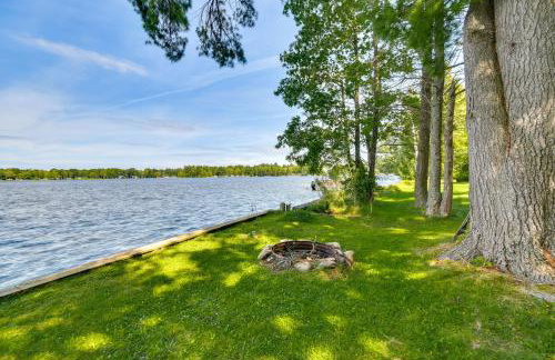 Lakefront Retreat with Pedal Boat and Dock in Kalkaska - Foto 24