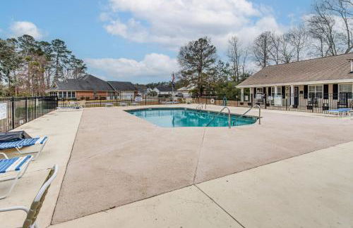 Screened Porch and Pool Access Longs Golf Getaway - Foto 27