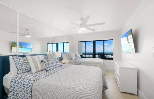 Luxury direct oceanfront corner with large private balcony, heated pool and garage - Photo 16
