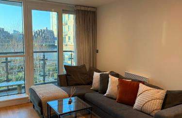 Modern Riverside Gem - Foto 8