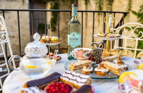 CHAMPAGNE HOUSE- Oasis de luxe & de charme - coeur de ville - 10-12 pers - piscine, cuisine d'été, patio, bar & piano - Photo 51