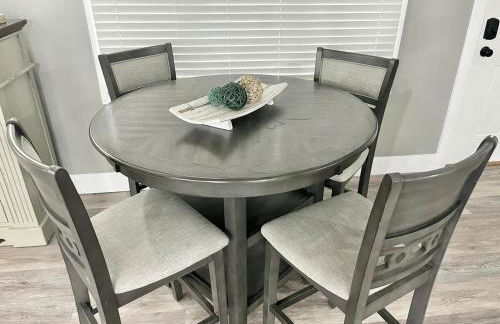 Rustic Chic in Charming Center Grove w Fenced Yard - Foto 10