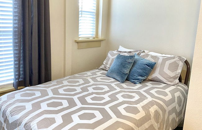 Evie's apartment - Photo 10