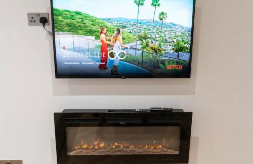 Gorgeous 4 BR House Near Station mins to London - Pass the Keys - Foto 6