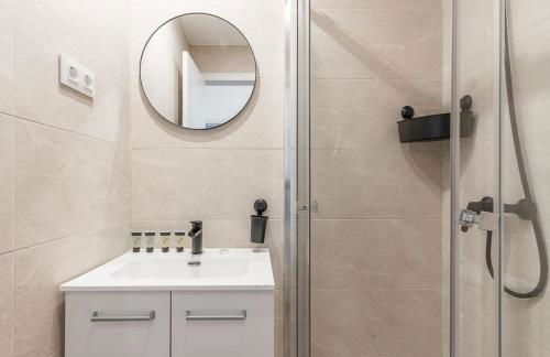 Charmingly renovated -2Bdrs 2Baths -Atocha - Photo 17