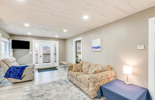 Cozy Maine Getaway Covered Deck, Walk to Beach! - Photo 4