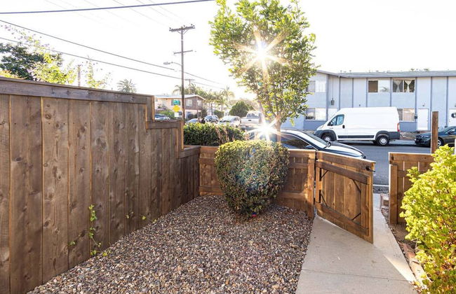 Live Like a Local - Studio With Huge Backyard - Foto 17