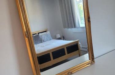 Spacious 5 Bedroom 11 Guest Family House in Horsham - Photo 27