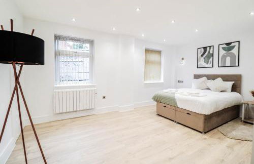 The Abbey Apartment - 1BR Apt with Dedicated Workspace, Fast Wifi & Stylish Kitchen Island & Free Secure Underground Parking - Foto 31