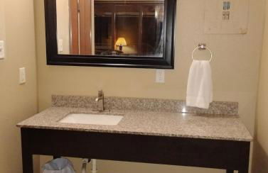 Gated 1 King Bedroom 1 Bath Apt with Full Kitchen 129 - Foto 19