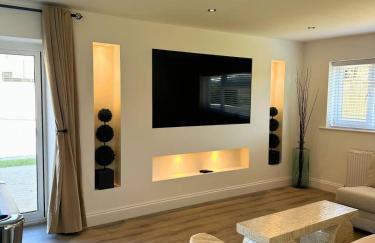 Charmandene - Luxury 5 Bed with Pool and Gated Parking - Foto 28