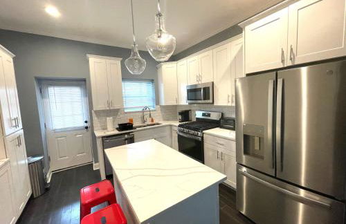 The Blue House! Modern+ Rooftop deck+ Parking - Foto 2