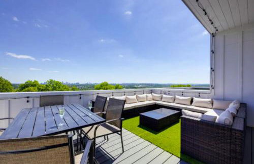 Luxury four-story Home with Rooftop views, 10min to Downtown! Sleeps 12! - Photo 1