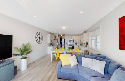 Beach House Steps away from the Boardwalk and Beach with Ocean Views in Seaside Heights! - Foto 57