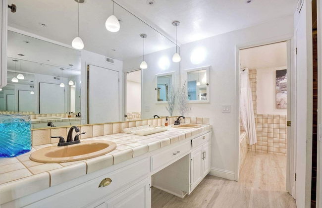 Serene Coastal Home Sleeps 8 1 Mile From Beach! - Foto 21