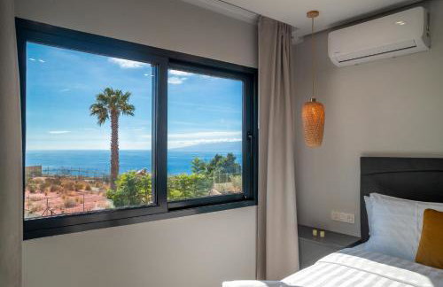 Apartamento de Lujo con Jacuzzi Privado, Piscina y Vistas al Mar - Foto 16