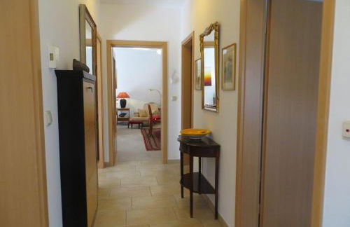 Weisses-Haus-am-Kurpark-Fewo-Gartenblick - Foto 2