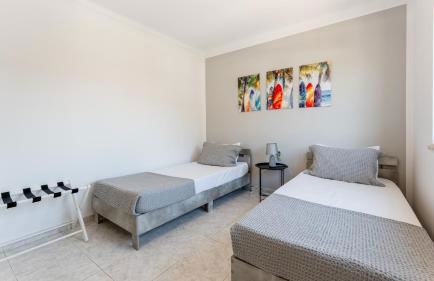 Stylish 3 BDR Retreat with Pool by LovelyStay - Foto 12