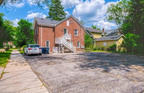 Spacious 4-Bedroom Near Downtown and UM Stadium - Foto 27