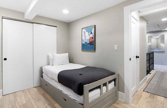 Luxe Backyard Oasis w/ Hot Tub Chic Design South Park Sanctuary - Foto 25