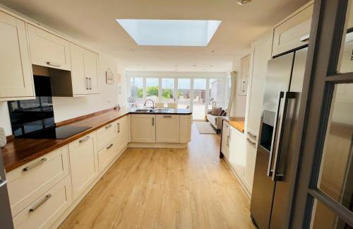 Fabulous Beach Front Holiday Location - Pass the Keys - Photo 2