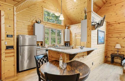Cabin For Two Near Helen w Spa Amenities - Foto 14