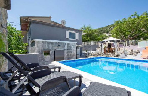 Cozy Home In Srinjine - Photo 1