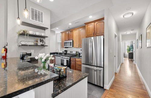 Luxury 4-BR with Free Parking in Heart of DC - Steps to Metro - Photo 13