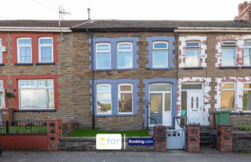 Explore Welsh Wonders, 3 Bedroom House By The One Retreats Short Lets & Serviced Accommodation Treharris - Foto 49