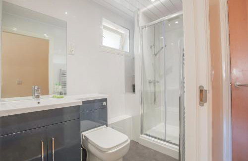 Stylish Modern Newly Built Apartment 15 min From City Centre - Foto 14