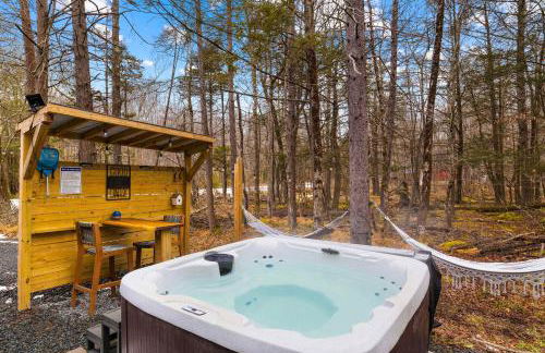 Evergreen Escape Hot Tub Firepit Resort Pool - Foto 34