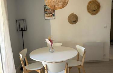 T2 tout confort et moderne, climatisé avec balcon et parking, à 10 min du port et de la plage - Foto 3